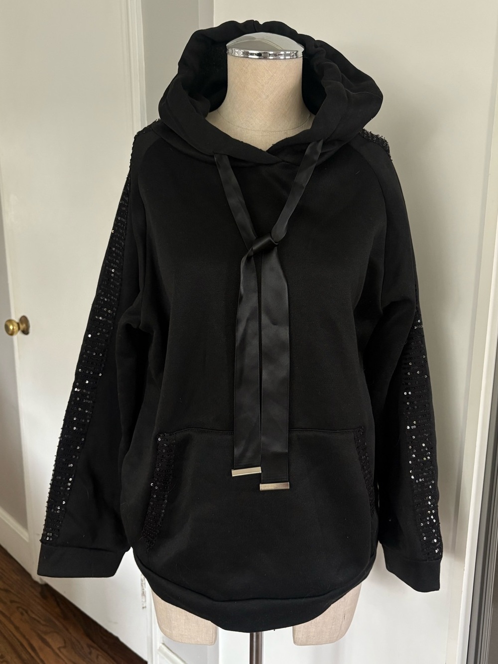 Black hoodie SET with sequin detail on sleeves and front pouch pocket size LARGE
